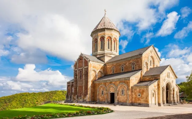 Bus tour: Tbilisi - Mestia - Batumi (8 days /7 nights)