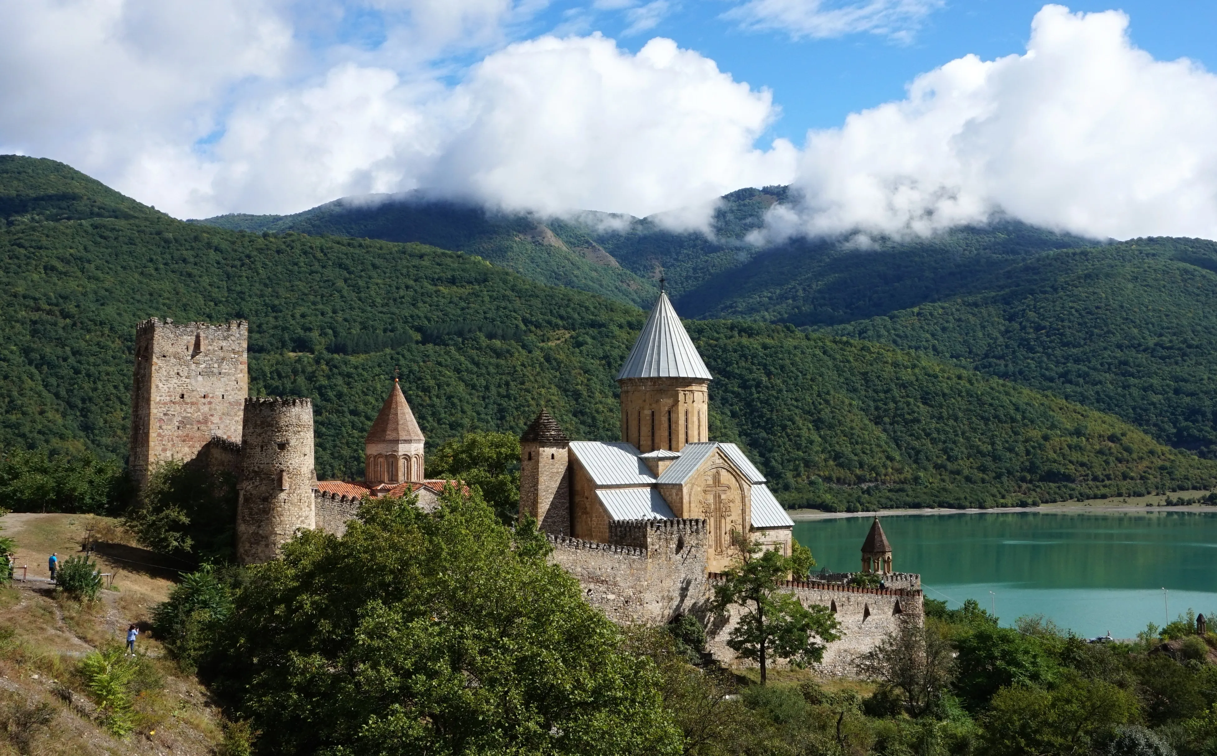 Bus tour : Tbilisi-Kazbegi-Batumi (8 days /7 nights)